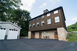 Exterior - Spacious Barn House experience! (Lower Saucon Township)