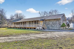 Apartment | 1 bedroom - Rustic Lakefront Studio With Deck Workspace (Monroe)