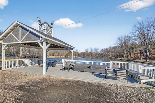 Hidden Lakefront Gem on a Gated Countryside Escape