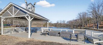 อัญมณีริมทะเลสาบที่ซ่อนอยู่ ในชนบทที่มีรั้วล้อม  