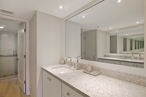 Shower, towels - Charming 2BR Condo on Siesta Key - GBB 1240 (Sarasota)