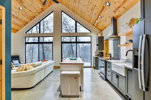 Wausau Chalet- 3BR w/ Dock & Lake + River Access