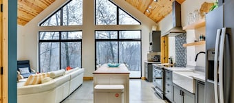 Wausau Chalet- 3BR w/ Dock & Lake + River Access