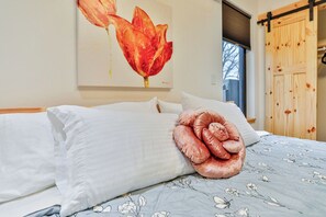 Desk, free WiFi, bed sheets