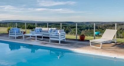 Farm Stay in Bungonia retreat: pool, camping areas