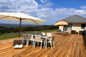 Outdoor dining - Farm Stay in Bungonia retreat: pool, camping areas, riding & motocross (Bungonia)