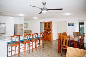 Dining - Perfect Location 4BR Home Warana - 200m to Beach! (Sunshine Coast)