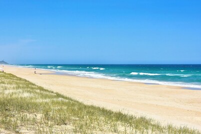 Perfect Location 4BR Home Warana - 200m to Beach!