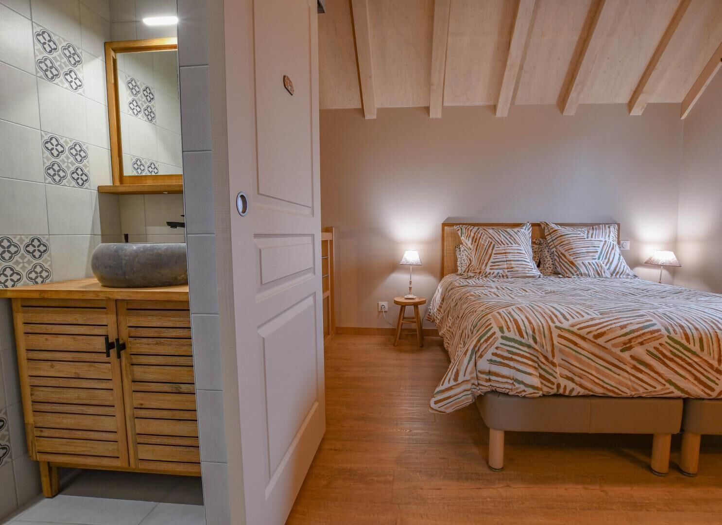 Iron/ironing board, travel crib, free WiFi