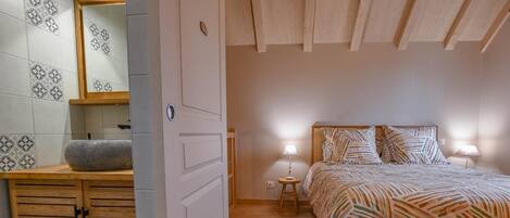 Fer et planche à repasser, lit parapluie, Wi-Fi gratuit