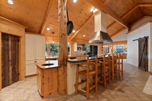 Dining - Risa Cabin: Full Lodge | Lake, Hot Tub, 9 Acres (Bend)