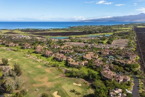 A residential area with houses, golf courses, and a view of the ocean. - 🌴 Waikoloa Colony Villas 1301 | Tennis & Pickleball Court | AC | Near Ocean🌴 (Waikoloa)