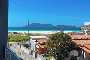 Property grounds - 50m from the beach | Cozy Luz&Sol Apartment (Cabo Frio)