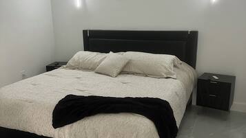 Fer et planche à repasser, Wi-Fi, literie fournie