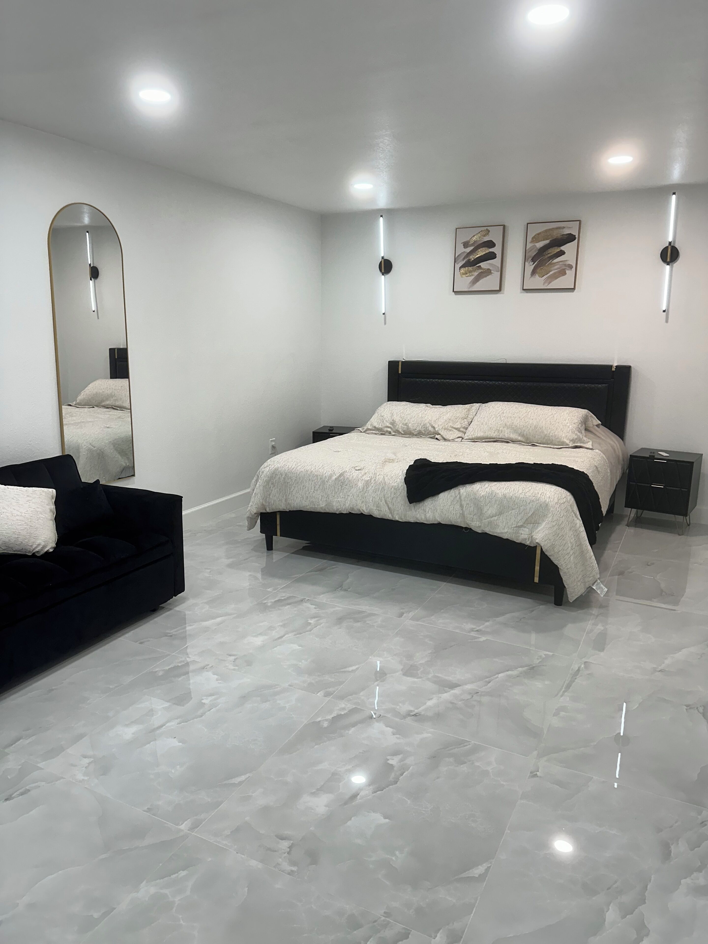 1 slaapkamer, een strijkplank/strijkijzer, wifi, beddengoed