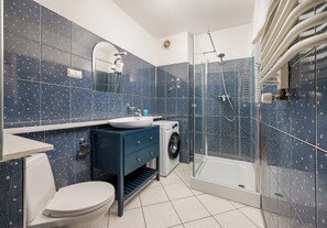 Shower, hair dryer, towels - Bemowo Lotnisko Snug Apartment (Warszawa)