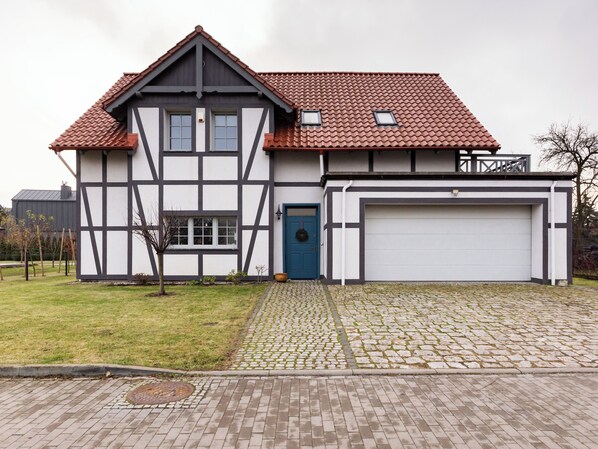 المنشأة من الخارج