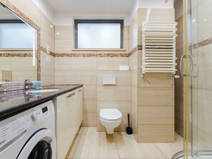 Shower, free toiletries, hair dryer, towels - Gdynia Marina Cosy Apartment (Gdynia)
