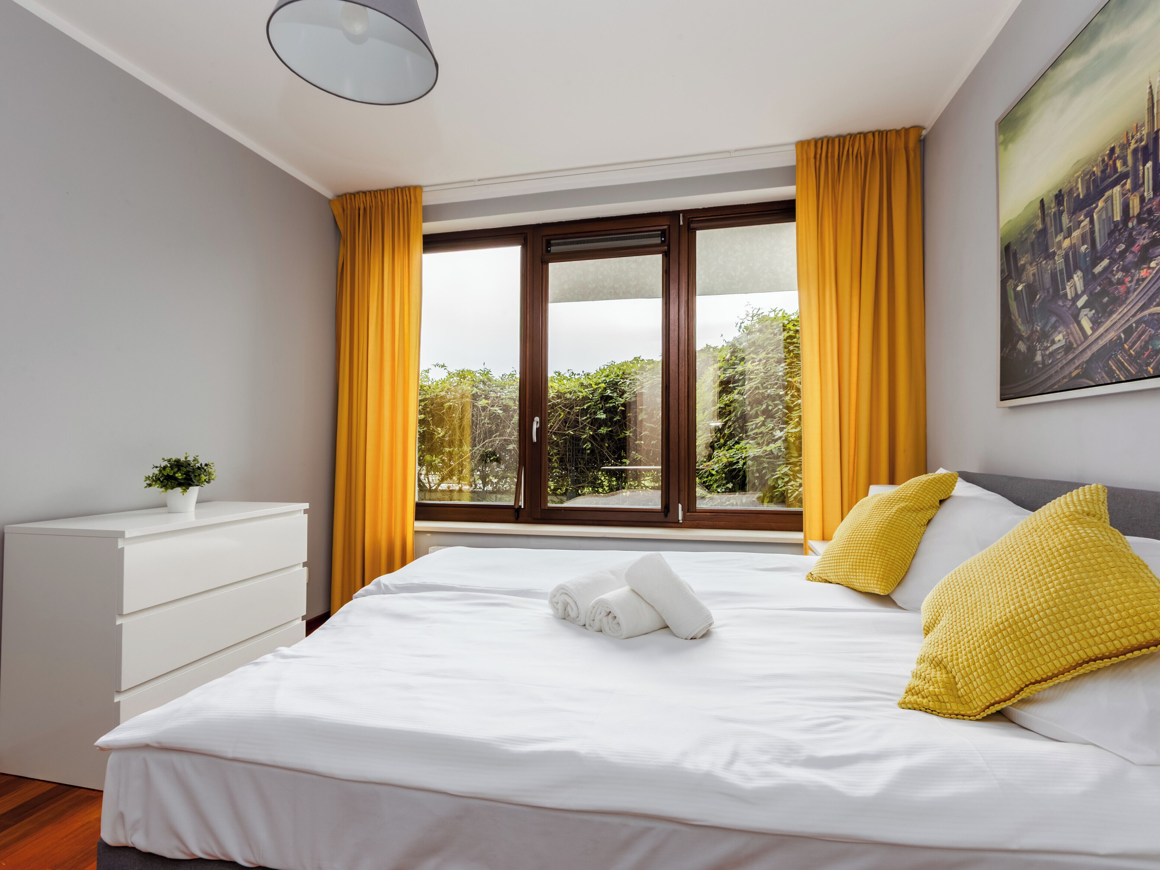 Iron/ironing board, WiFi, bed sheets