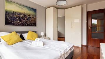 Iron/ironing board, WiFi, bed sheets