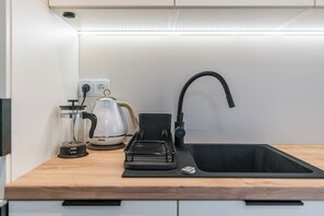 Fridge, oven, stovetop, dishwasher - Gdynia Marina Apartment with Garden (Gdynia)