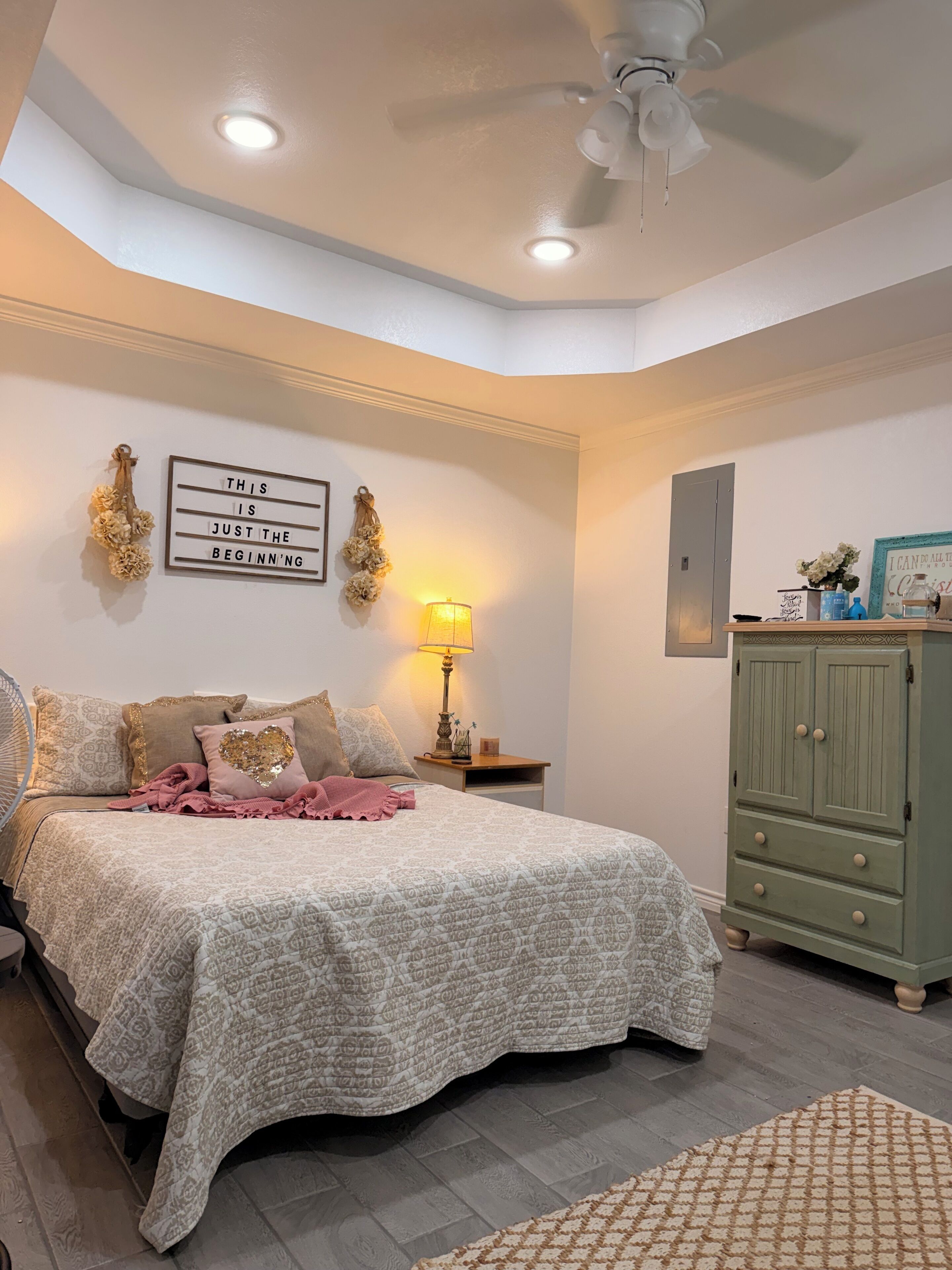 Iron/ironing board, WiFi, bed sheets