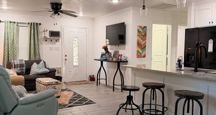 Charming 3-bedroom house close to lake in cozy Flint neighborhood.