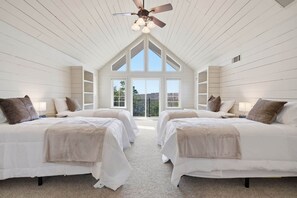 5 quartos, escrivaninha, ferros/tábuas de passar roupa