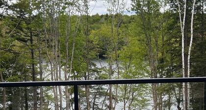 Lakefront Luxury Retreat - Luenburg NS
