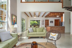 Smart TV, stereo - Wonderful and Artful 4-bedroom villa in Jarabacoa perfect for relaxing stays (Jarabacoa)