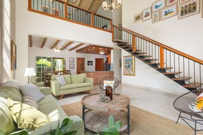 Smart TV, stereo - Wonderful and Artful 4-bedroom villa in Jarabacoa perfect for relaxing stays (Jarabacoa)