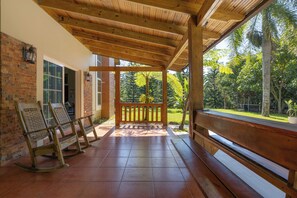 Terrace/patio - Wonderful and Artful 4-bedroom villa in Jarabacoa perfect for relaxing stays (Jarabacoa)