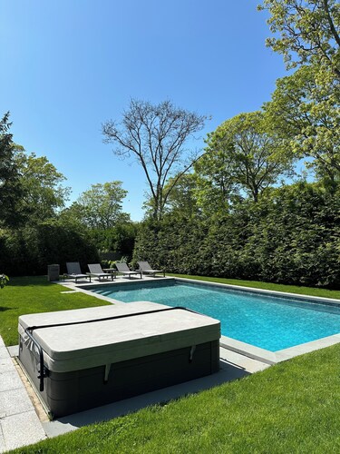 Hamptons Vacation Rental w/ Heated Pool & Jacuzzi!