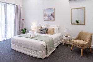 Tabla de planchar con plancha, wifi y ropa de cama 