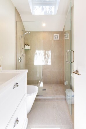 Hair dryer, towels - Sydenham 2BR | New Build, Parking, Games Room (Christchurch)