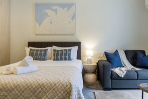 Tabla de planchar con plancha, wifi y ropa de cama 
