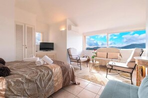 3 bedrooms, desk, iron/ironing board