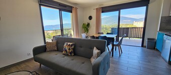 T3 Le Myrte sea & mountain view ideally located