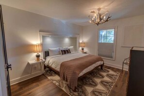 Tabla de planchar con plancha, wifi y ropa de cama 