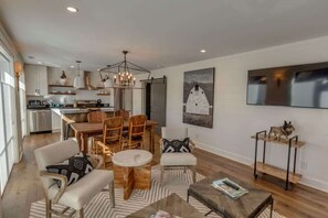 Interior - Lofts on Main - Ravenel (Highlands)