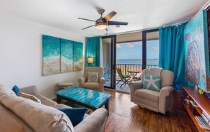 Smart TV - Seconds from Sand & Stunning Sea Views (St Thomas)
