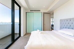 Una scrivania, ferro/asse da stiro, Wi-Fi