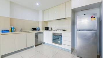 Fridge, microwave, oven, stovetop