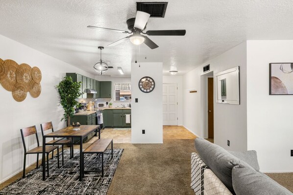 Interior - Charming 2 bedroom retreat at the end of the street equipped for any length stay (Las Cruces)