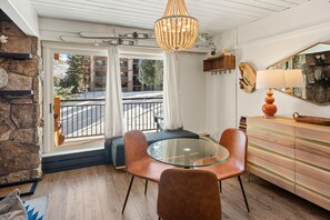 Interior - Charming 1-bedroom Stonebridge Condo 716 Slope Side w/lots of amenities (Snowmass Village)