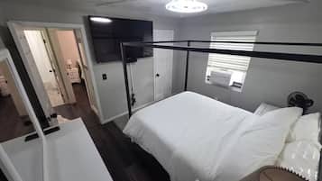 3 bedrooms, iron/ironing board, travel cot, WiFi