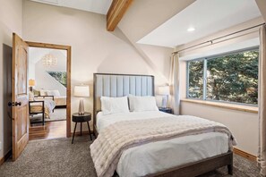 4 habitaciones, escritorio, tabla de planchar con plancha y wifi 