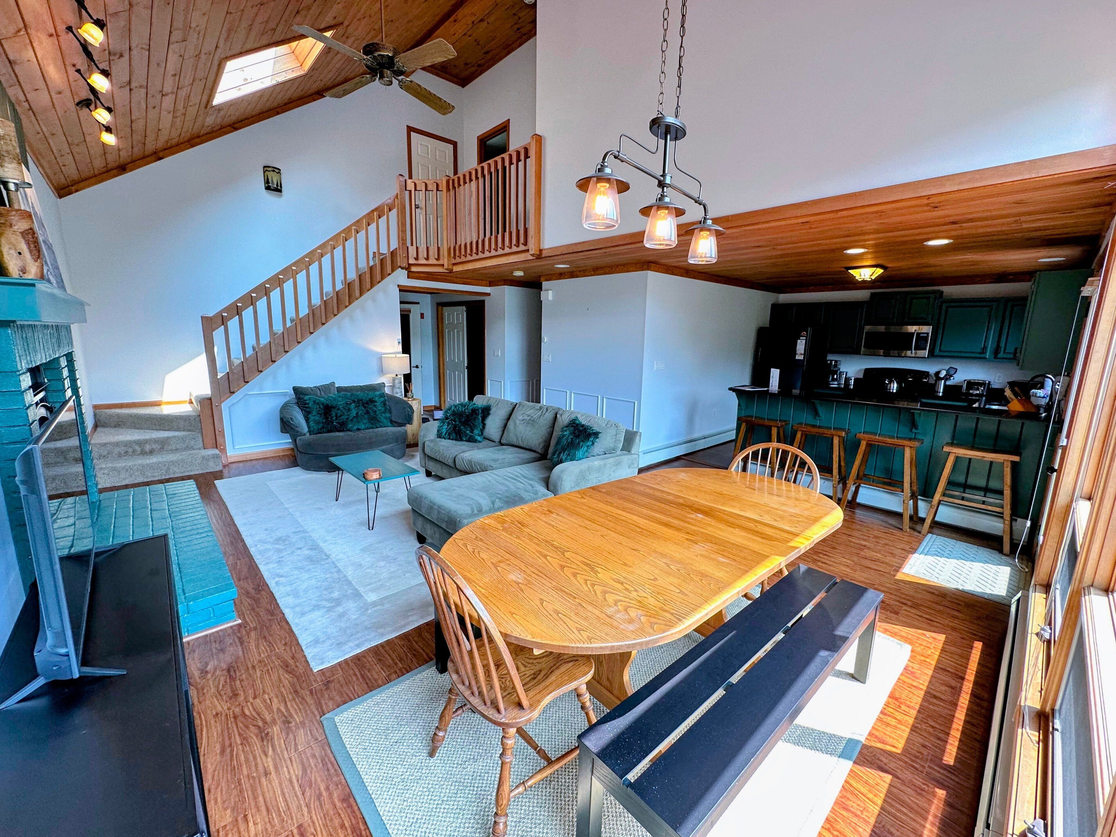 Een smart-tv en een open haard