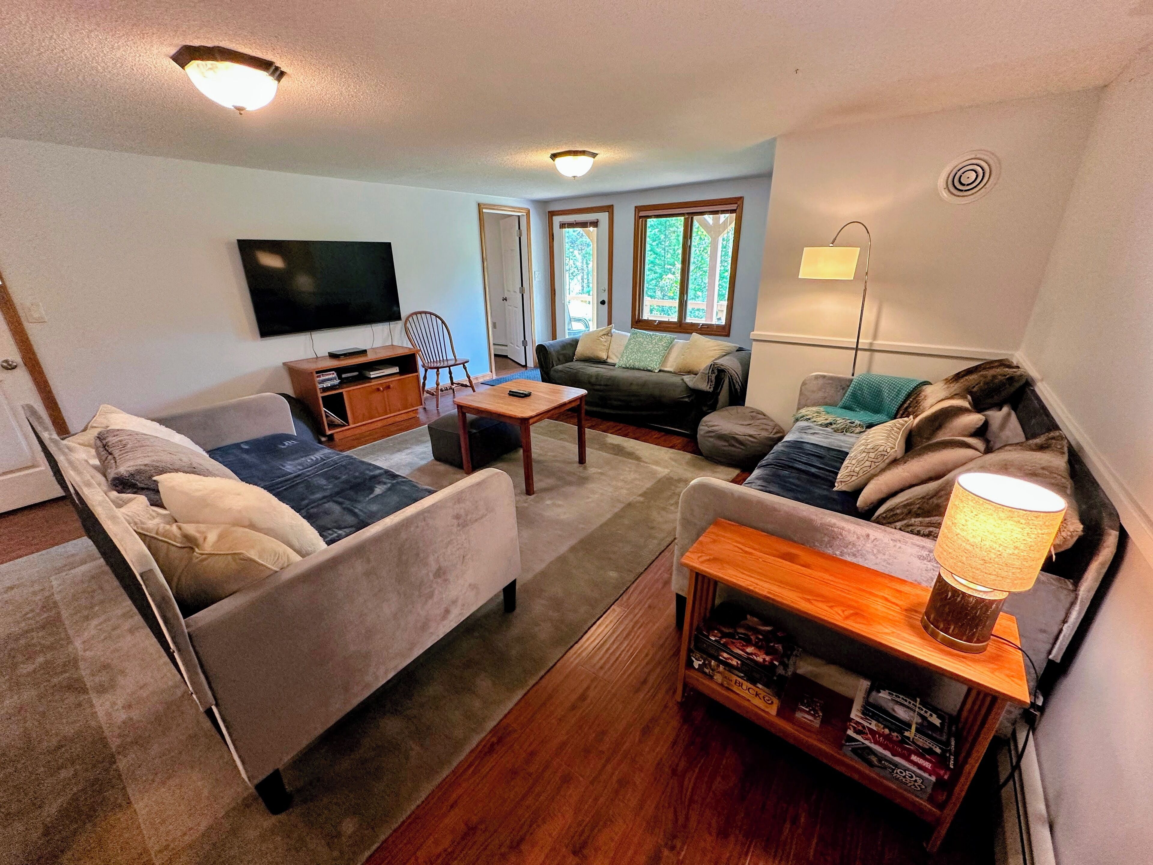 Een smart-tv en een open haard