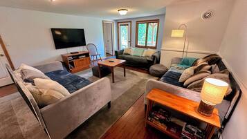 Een smart-tv en een open haard